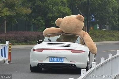 揭秘富二代生活：奢华背后的不为人知故事