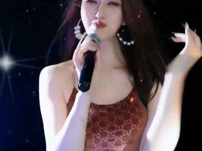 抖阴舞女团全新舞蹈障碍，青春活力瞬间点燃！
